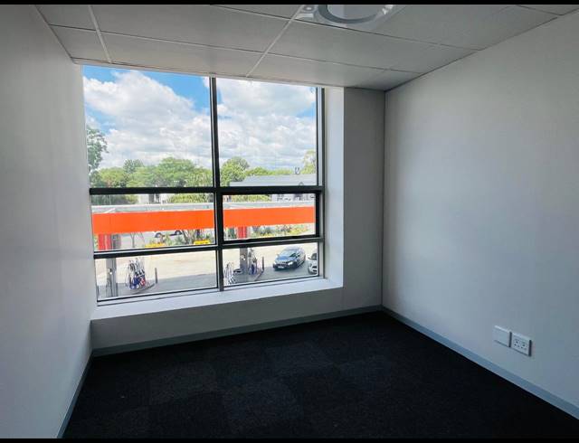 250M² OFFICE TO LET IN FOURWAYS